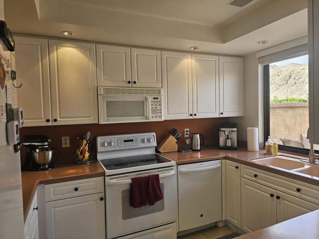 Sunrise C.C. - Residential Lease