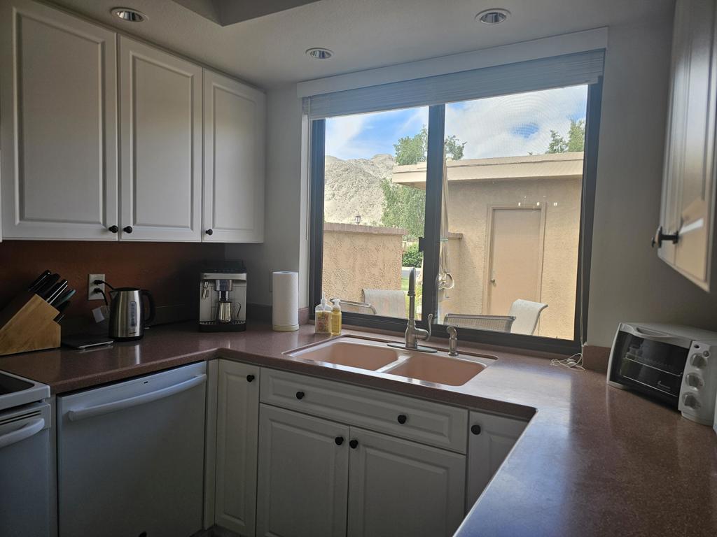 Sunrise C.C. - Residential Lease
