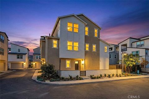 Photo of 418 Lobata, Irvine, CA 92618 (MLS # WS26100428)