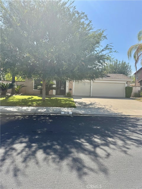 Photo of 37418 Old Oak Terrace TER, Murrieta, CA 92562 (MLS # SW26172181)