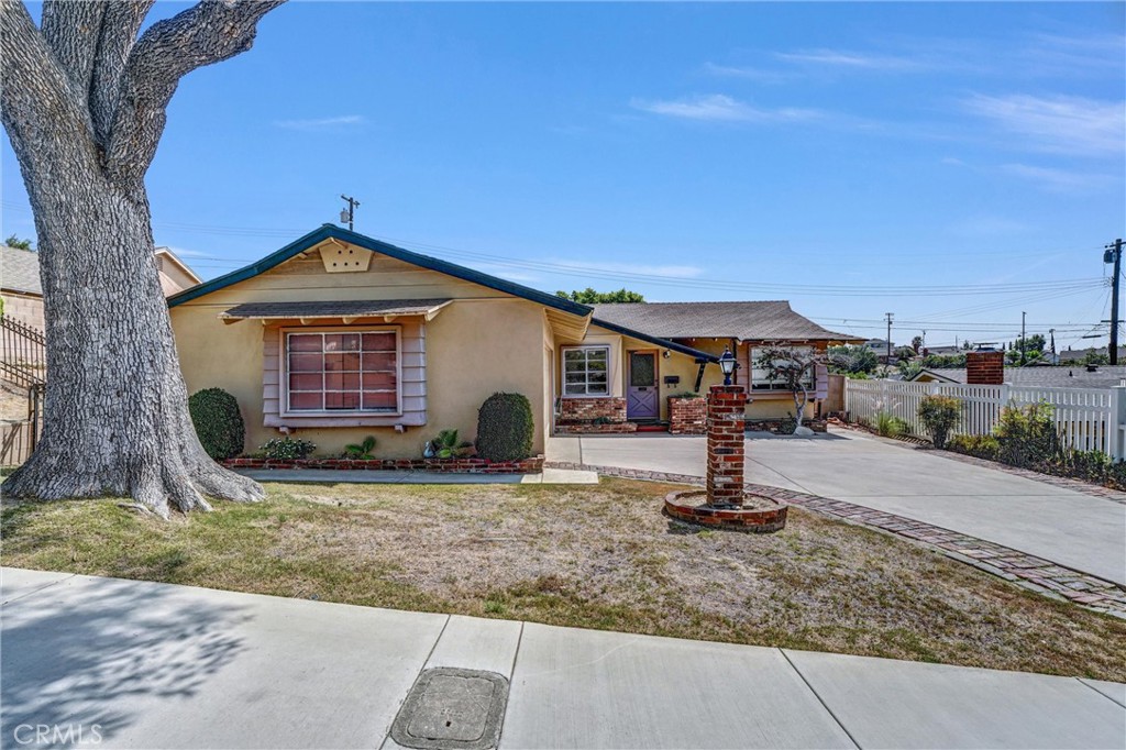 1748 Adams Way