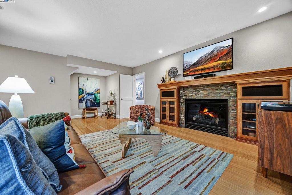 PLEASANT MEADOWS - Residential