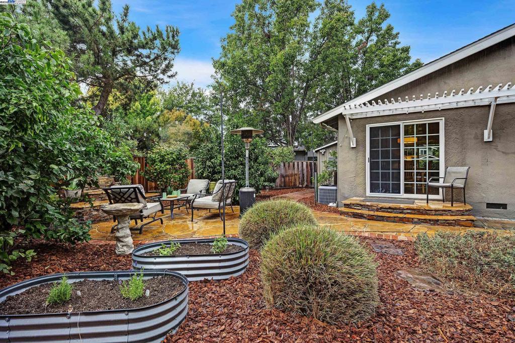 PLEASANT MEADOWS - Residential