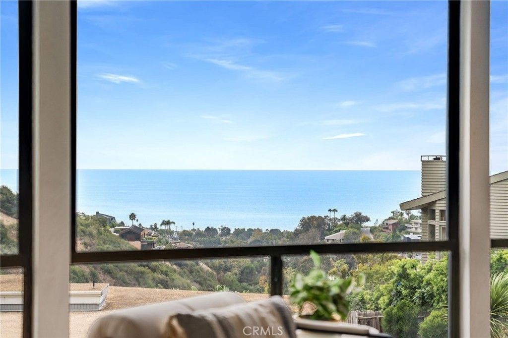 Photo of 1450 Terrace Way, Laguna Beach, CA 92651 (MLS # LG25238642)