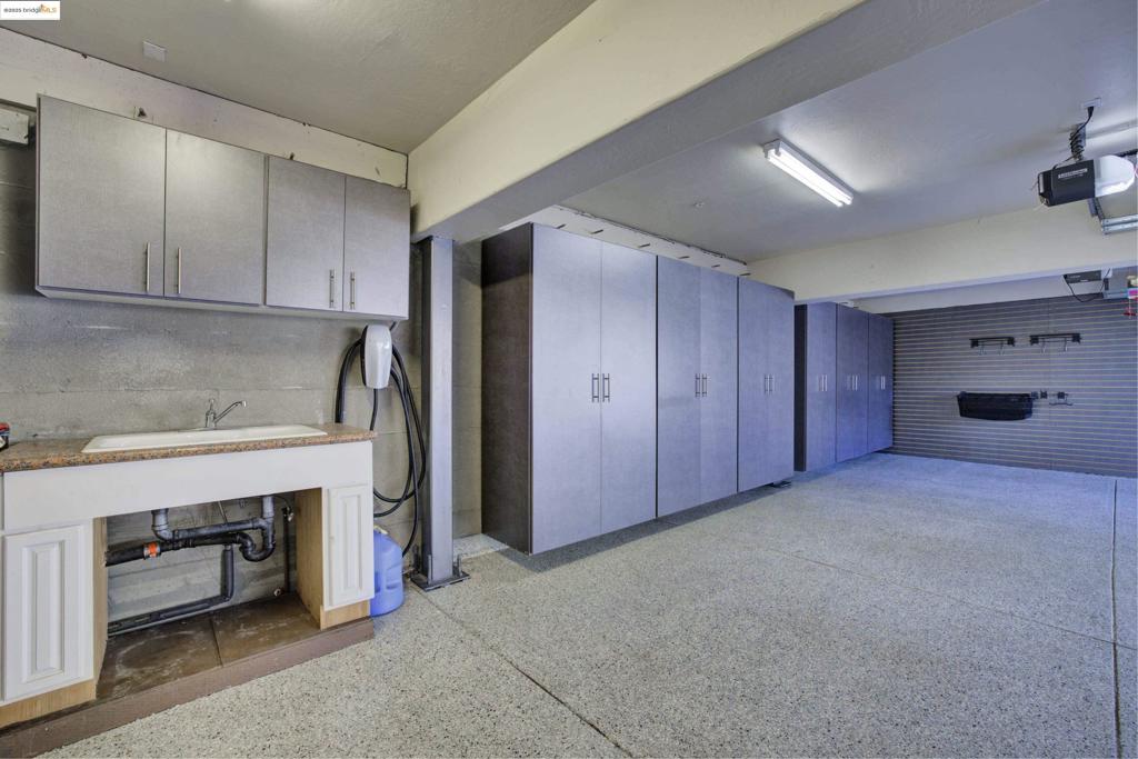 CRESTMONT - Residential