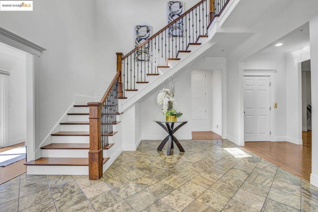 CRESTMONT - Residential