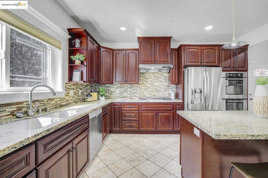 CRESTMONT - Residential