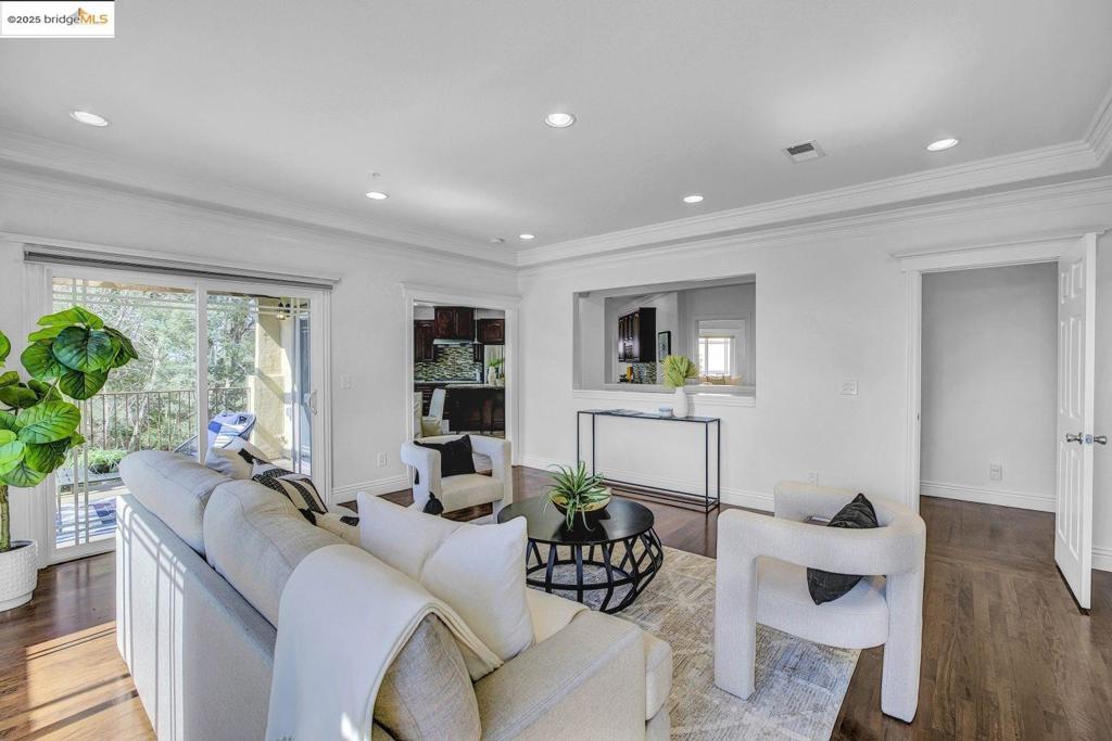 CRESTMONT - Residential