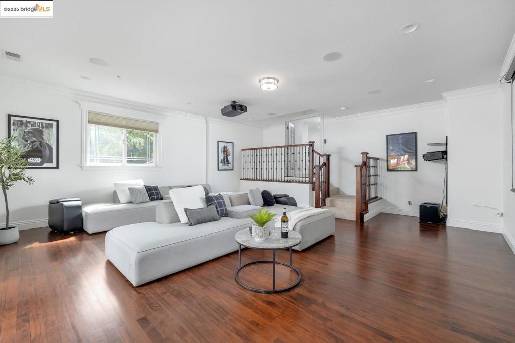 CRESTMONT - Residential