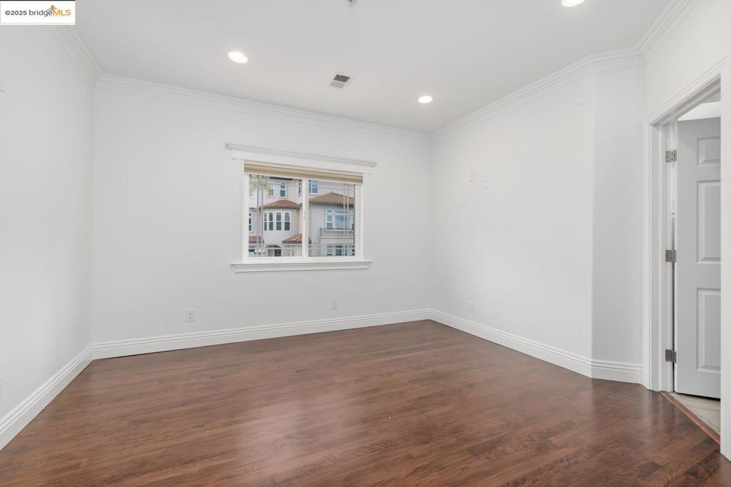 CRESTMONT - Residential