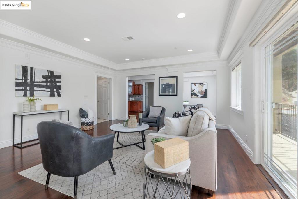 CRESTMONT - Residential