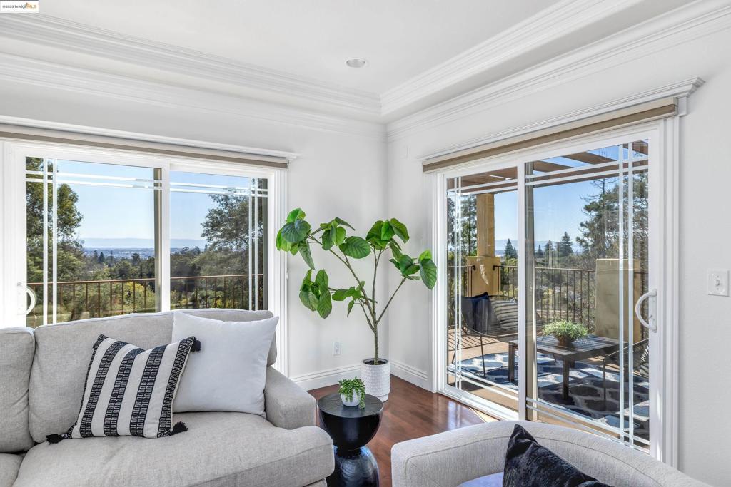 CRESTMONT - Residential