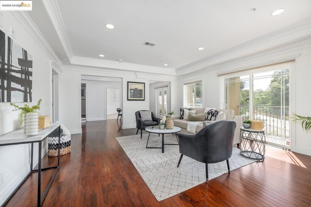 CRESTMONT - Residential