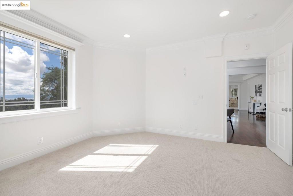 CRESTMONT - Residential