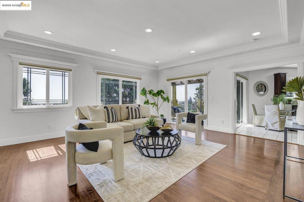 CRESTMONT - Residential