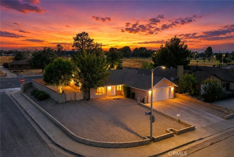 Photo of 44605 Gillan Avenue, Lancaster, CA 93535 (MLS # SR26118306)