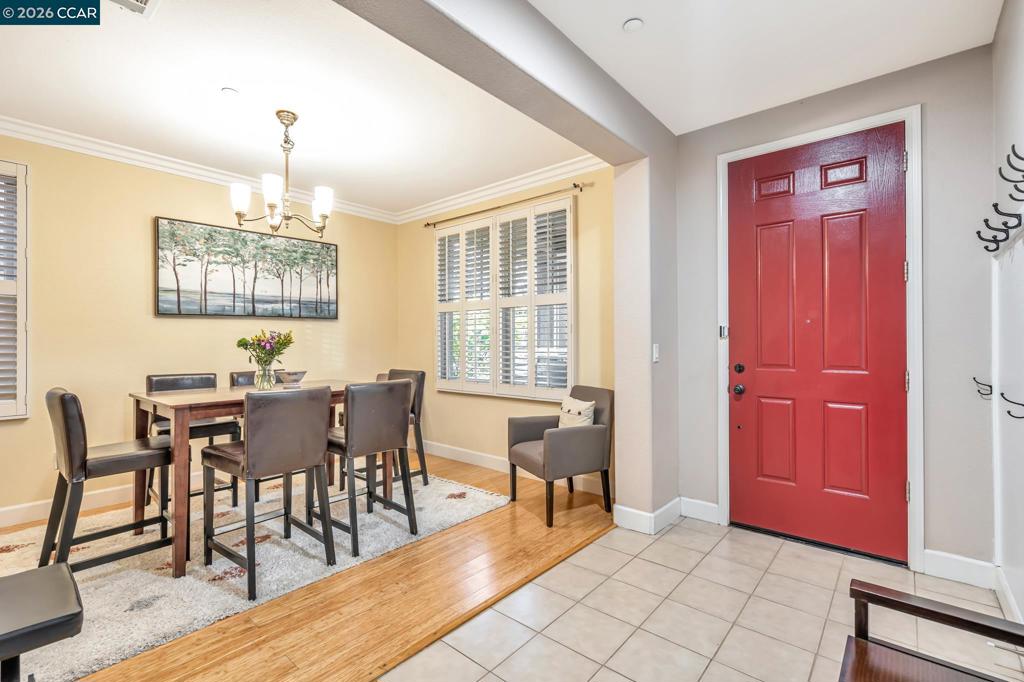 2036 SERRA LN