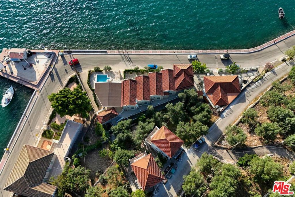100 Ithaca