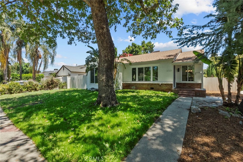 Located in a highly sought-after area of Reseda, just minutes from the dog park and Encino Farmers Market. Conveniently close to Lake Balboa and Encino, offering easy access to local attractions. The home features a replaced roof, brand-new windows, updated baseboards and casings, and stylish vinyl plank flooring throughout. The bathroom has been beautifully remodeled with new tile showers, a modern vanity, and updated light fixtures. The kitchen showcases brand-new cabinets, elegant quartz countertops, and all new appliances, making it both functional and inviting.