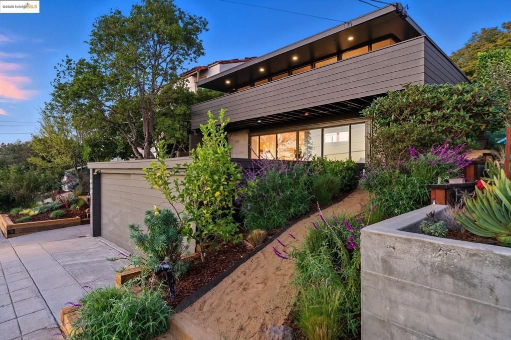 Photo of 617 Grizzly Peak Blvd Blvd, Berkeley, CA 94708 (MLS # 41113418)