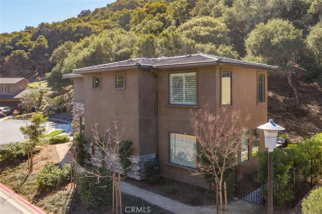 897 Isabella Way