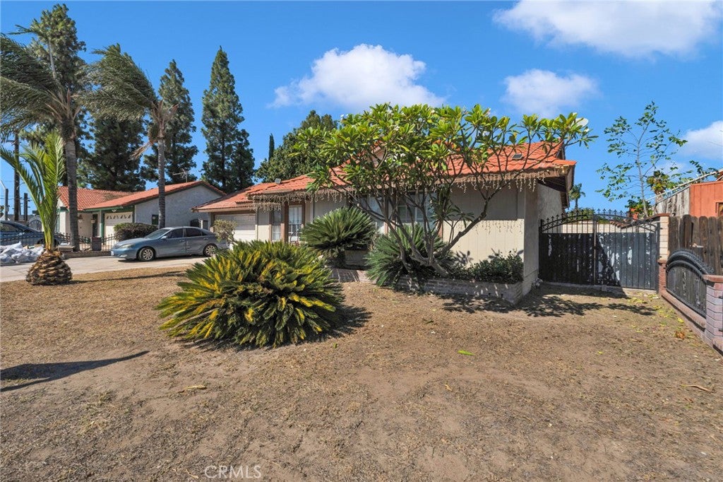 1282 W Hawthorne
