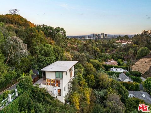 Photo of 1311 Braeridge Drive, Beverly Hills, CA 90210 (MLS # 25596003)