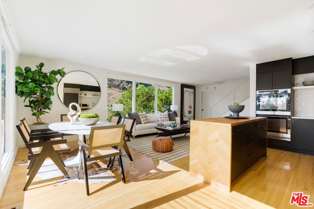 Photo of 1311 Braeridge Drive, Beverly Hills, CA 90210 (MLS # 25596003)