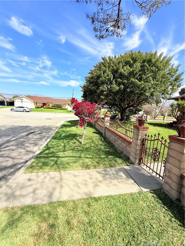 1228 S Auburn