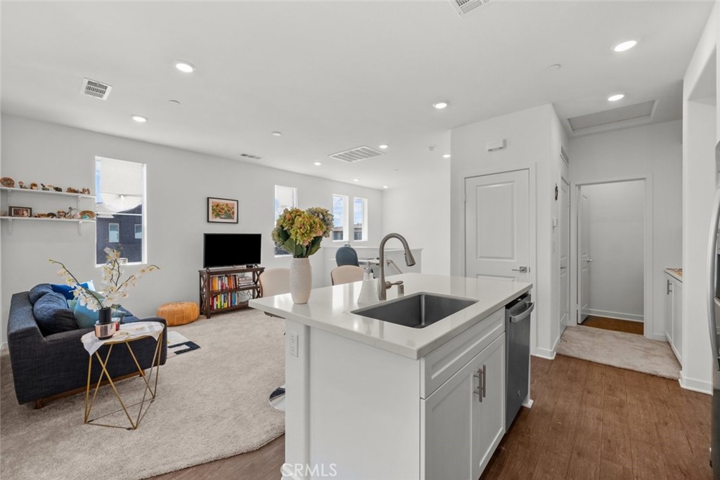 Discover this beautifully designed, move-in ready townhouse featuring 1 bedroom and 1.5 bathrooms, situated in one of Ontario's most sought-after new developments. This bright and airy home offers a perfect blend of functionality and modern comfort, boasting an open-concept layout, high ceilings, and contemporary finishes throughout. This property is perfect for first-time renters or professionals to reside in a fast-growing neighborhood. Don't miss the opportunity to make this your new home!