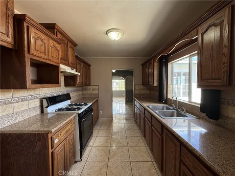 Photo of 407 E Street, Taft, CA 93268 (MLS # SR26079124)