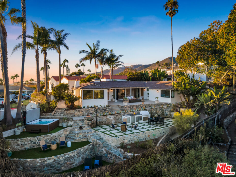 10 Camel Point Drive