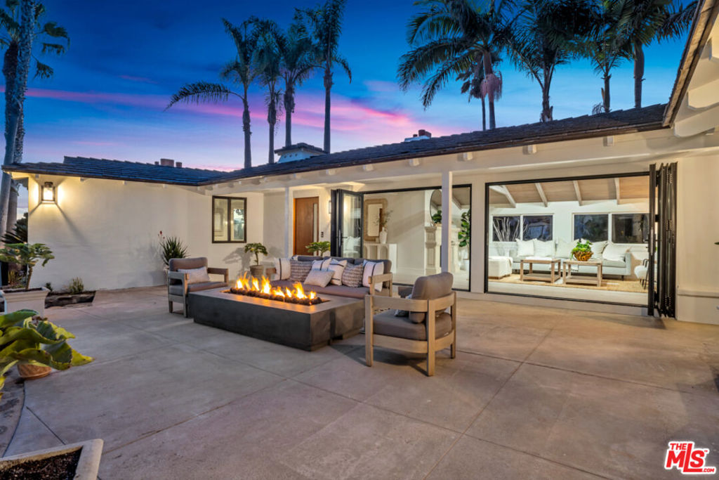 10 Camel Point Drive