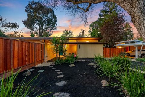 Photo of 1080 Moffett Circle, Palo Alto, CA 94303 (MLS # ML82037180)