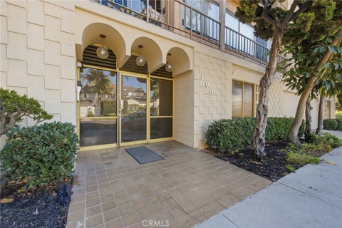Photo of 100 Loma Ave #301, Long Beach, CA 90803 (MLS # TR26222298)