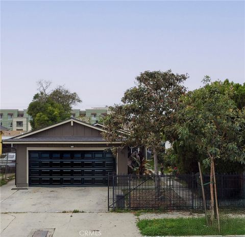 6907 Bonsallo Avenue Los Angeles CA 90044