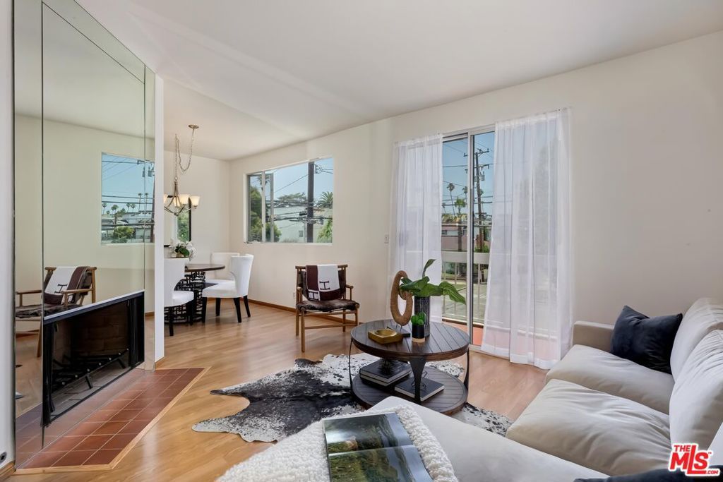 Photo of 820 California Avenue #201, Santa Monica, CA 90403 (MLS # 25607525)