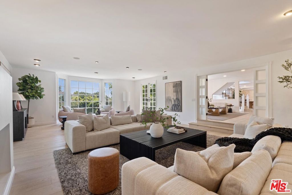 Photo of 9315 Beverly Crest Drive, Beverly Hills, CA 90210 (MLS # 26723705)