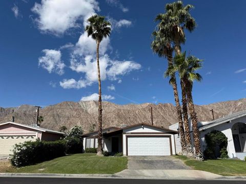 Photo of 52395 Avenida Carranza, La Quinta, CA 92253 (MLS # 219146192DA)
