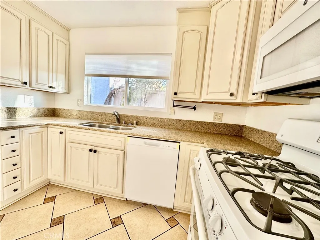 Dana Point, California 92629, United States, 2 Bedrooms Bedrooms, ,2 BathroomsBathrooms,Residential,Active,245619