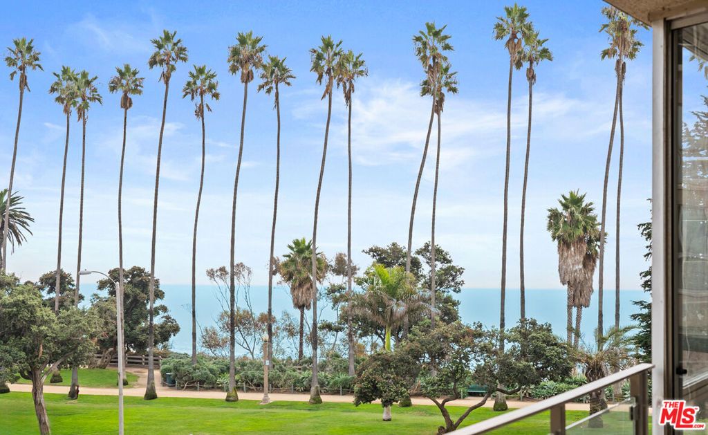 Photo of 515 Ocean Avenue #504N, Santa Monica, CA 90402 (MLS # 25619651)