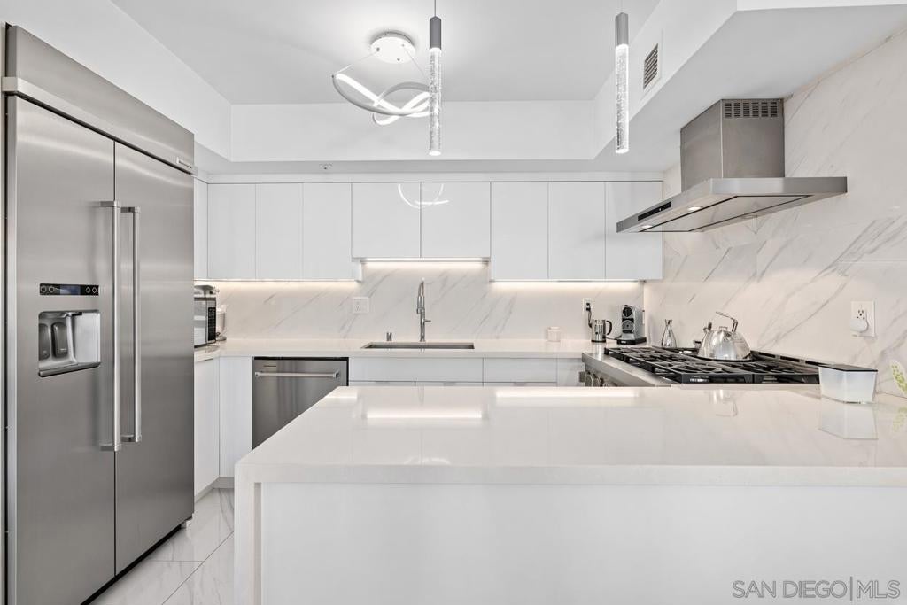 500 W Harbor Drive DR