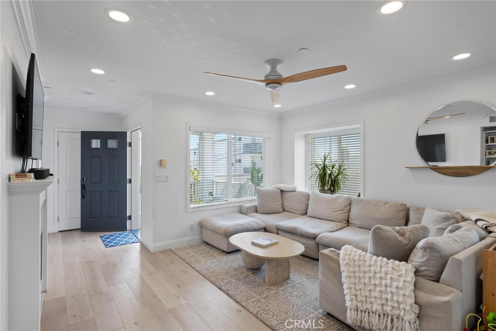 1208 Tennyson Street 8