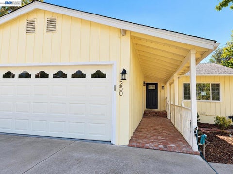 Photo of 250 Highland Dr DR, Sutter Creek, CA 95685 (MLS # 41151799)