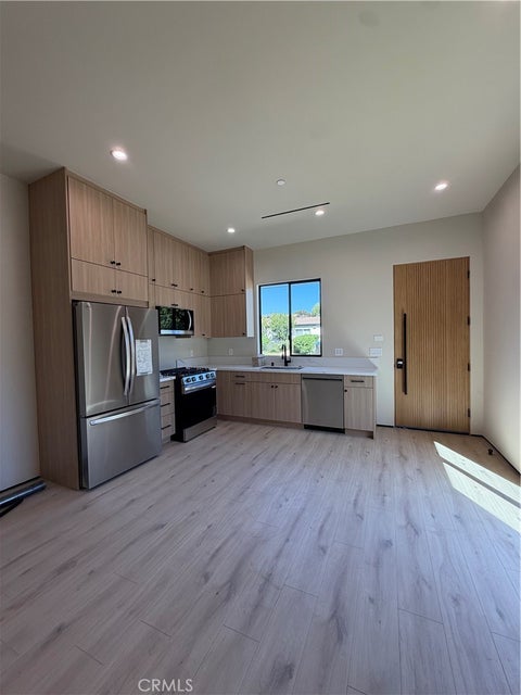 Photo of 13720 Collins St, Sherman Oaks, CA 91401 (MLS # SR26228694)
