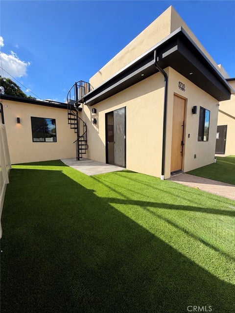 Photo of 13720 Collins St, Sherman Oaks, CA 91401 (MLS # SR26228694)