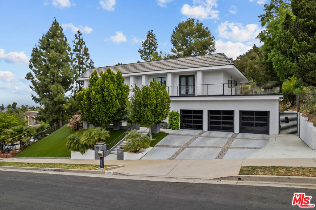 4020 Alonzo Avenue