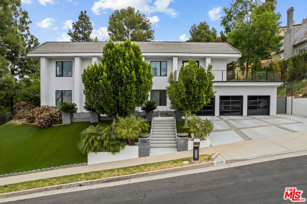 Photo of 4020 Alonzo Avenue, Encino, CA 91316 (MLS # 25531051)