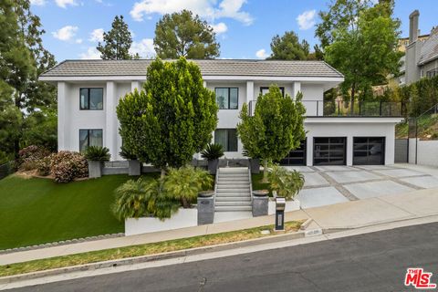 Photo of 4020 Alonzo Avenue, Encino, CA 91316 (MLS # 25531051)