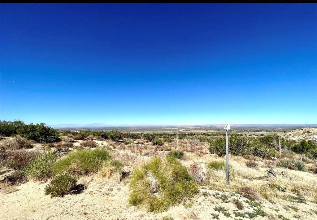 Gorgeous view of the valley! Escape the city and enjoy the space this property offers. Come make plans to build your dream home or invest in this beautiful area. Easement access, Utilities nearby and Certificate of compliance in hand. Great location just above the private Crystalaire Country Club. Come enjoy all that the area has to offer, private membership required for Golf, Swimming, tennis, Clubhouse just a golf cart ride away! Sitting just below the majestic San Gabriel Mountains with views from all directions.